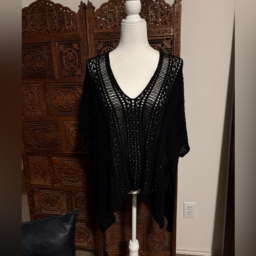 Crochet poncho with sleeves